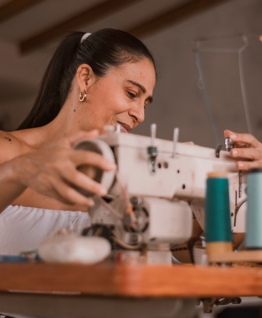 Coser ropa de mujer en verano con patrones fáciles